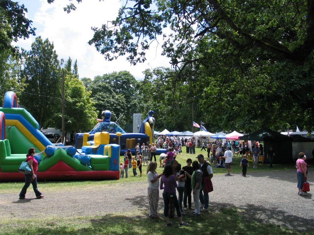 Games and vendor area, 2010 Pioneer Picnic