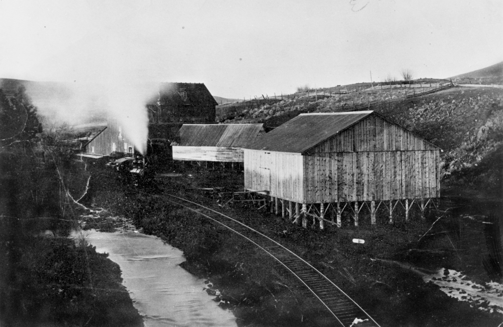 Great Southern R.R. train at the Boyd Roller Mill, 1905.