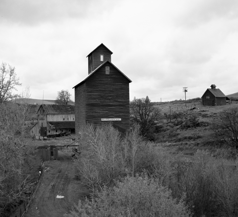 The Boyd union elevator #112 with the Boyd roller flour mill beyond, April 1960.