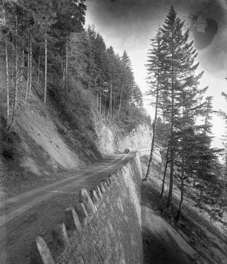 Columbia River Hwy., 1915.
