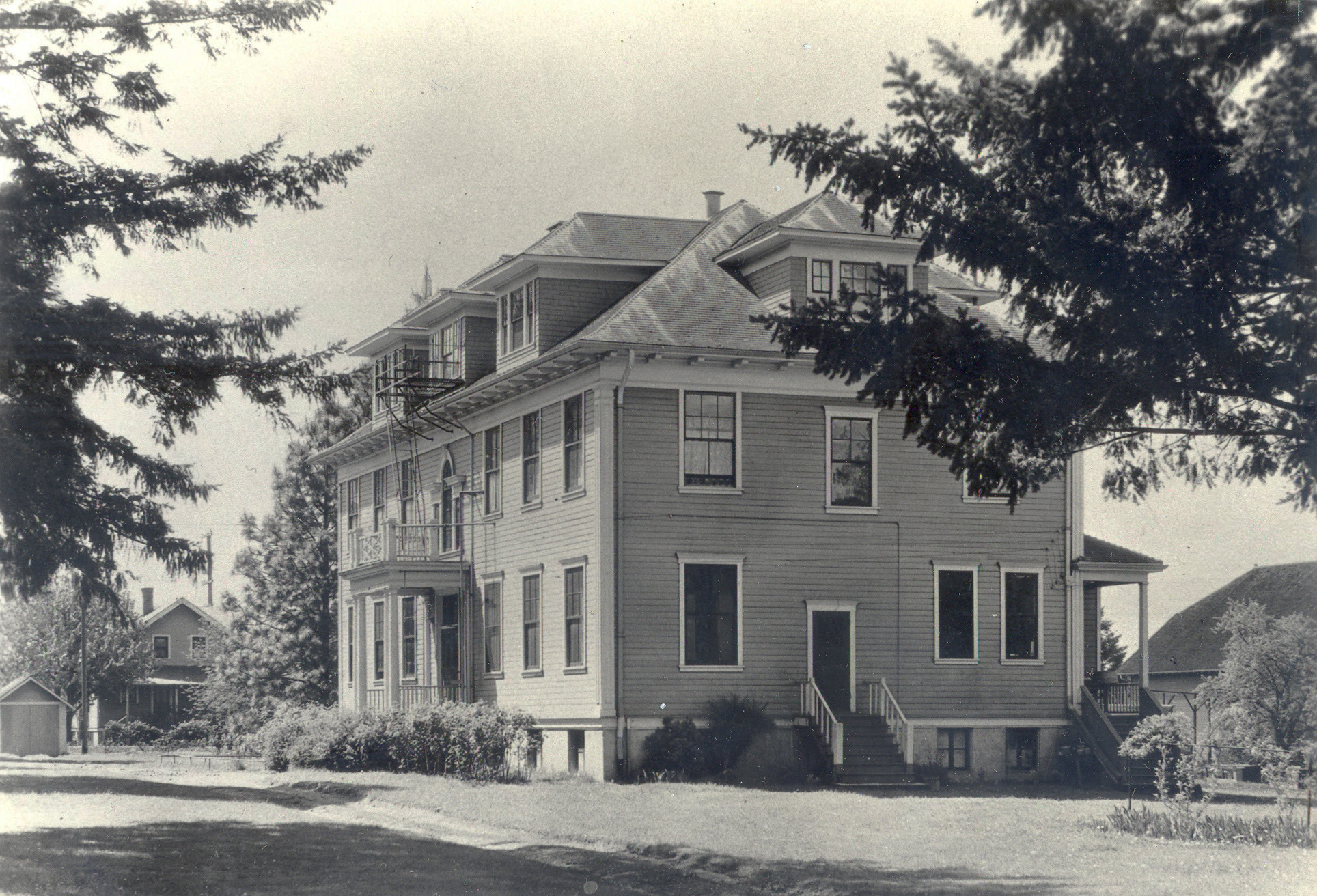 Concordia University buildings including gymnasium (r), original campus building (c), and president's home (l).
