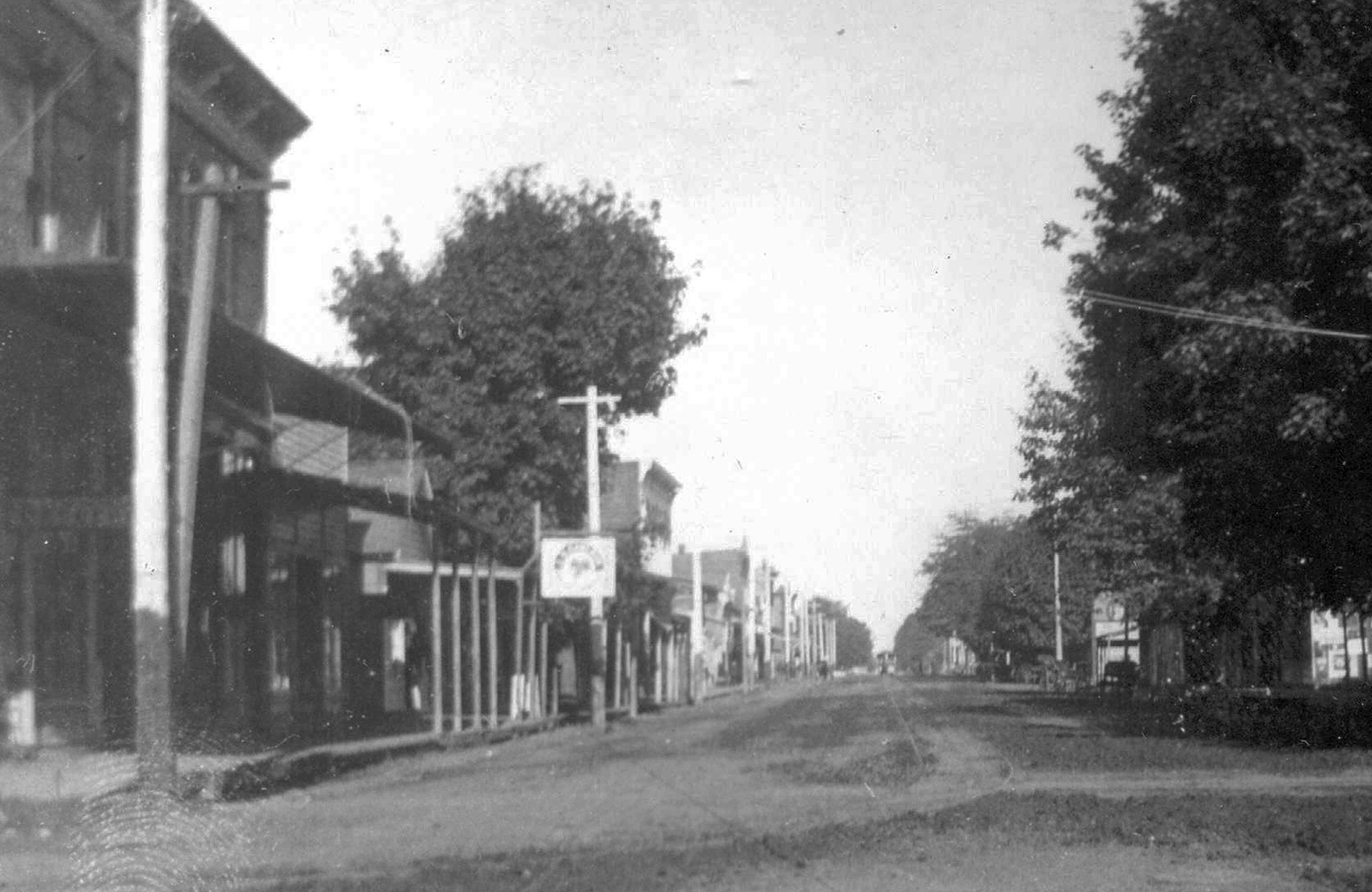 Corvallis streetcar in distance on 2nd St.