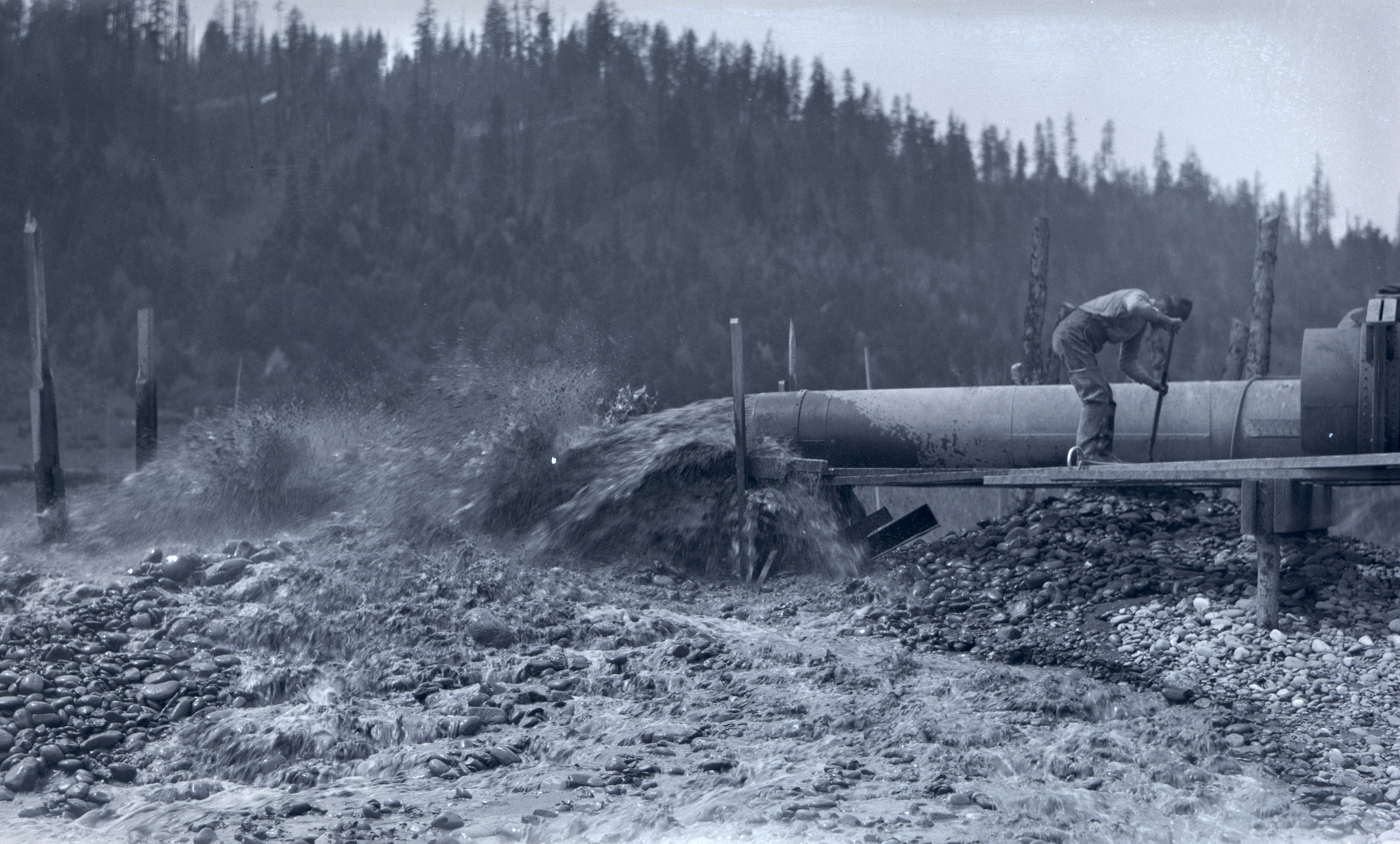 Dredge "Willamette's" discharge in Guild's Lake at Landing No. 7, April 21, 1924.