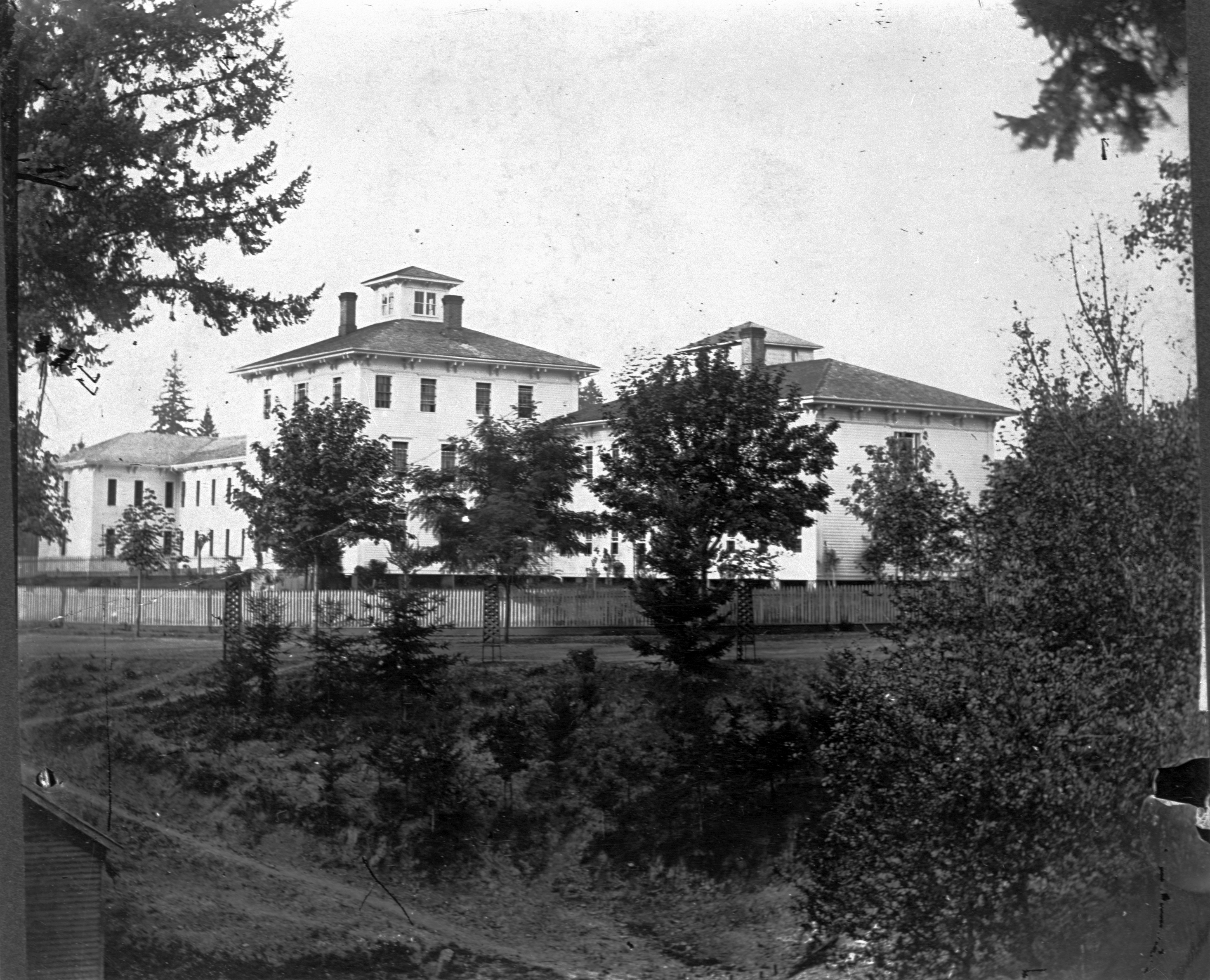 Hawthorne Asylum at SE 12th and Hawthorne, Portland, about 1872.