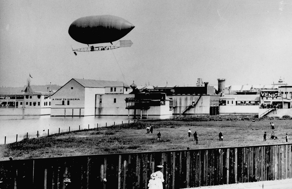 Airship at Lewis & Clark Expo, 1905.
