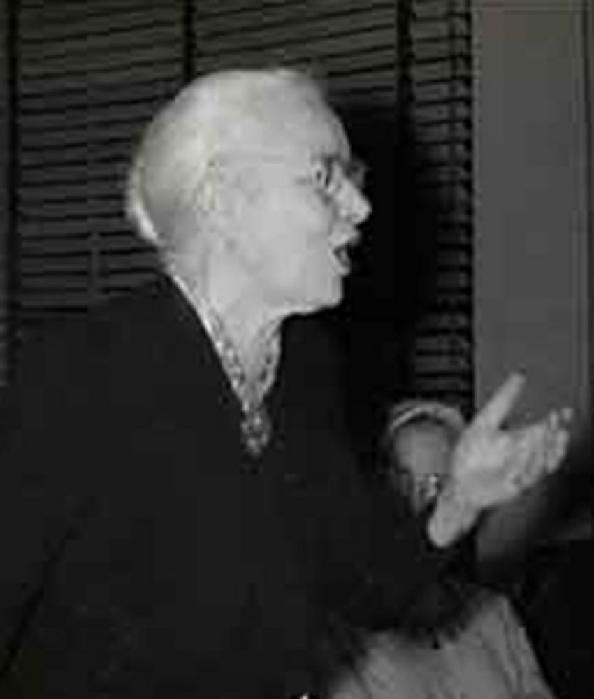 Esther Pohl Lovejoy at a meeting of the alumni of University of Oregon Medical School, 1957.
