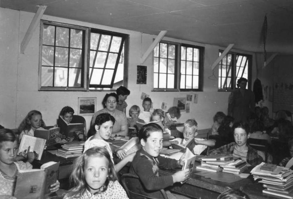 School for children at the Malin farm labor camp, 1947.