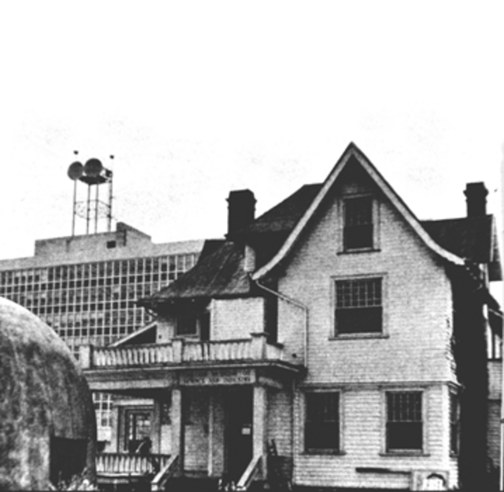 Original OMSI building at 908 N.E. Hassalo Street.