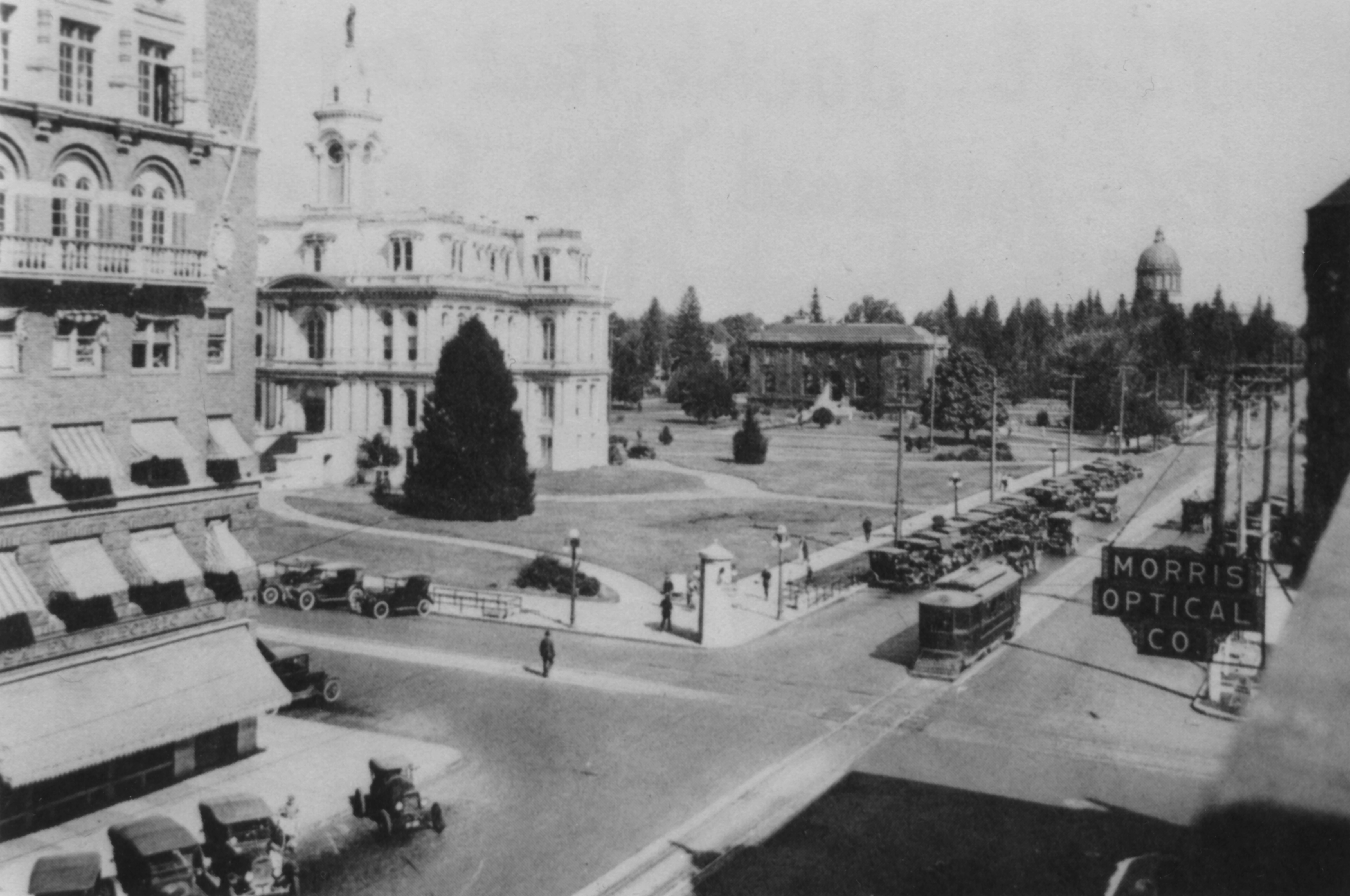 Brill trolley westbound on State St., Salem, 1918.