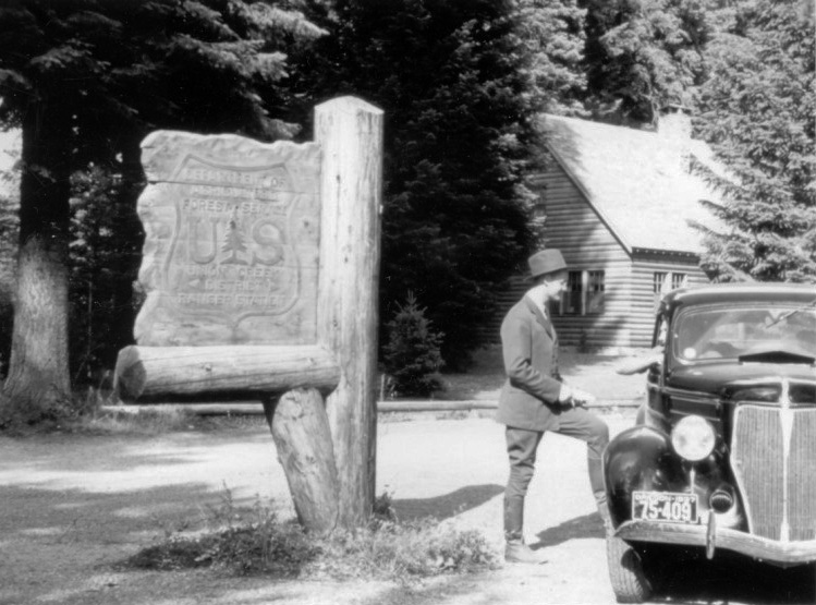 Union Creek Ranger Station, about 1938. Item Number RRNF01i_Y403_1