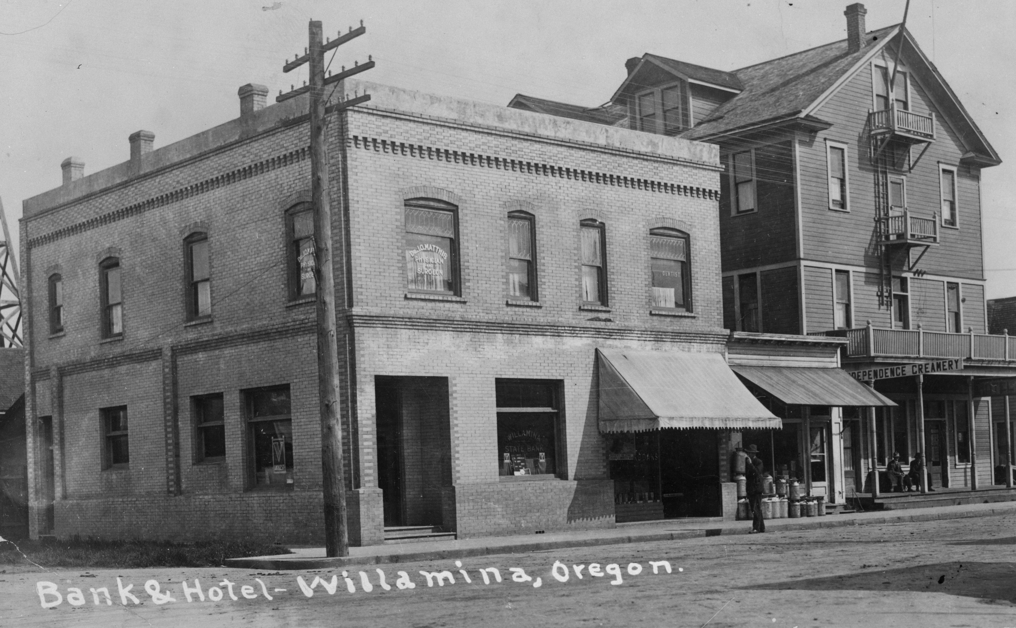 Bank and hotel at Willamina (unknown date).