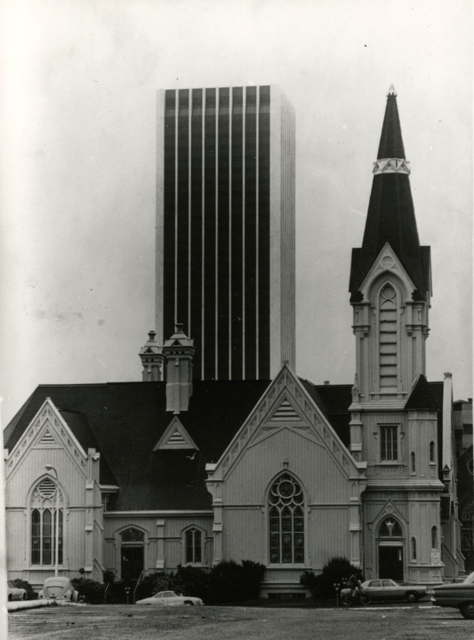 First Interstate (now Wells Fargo) tower in the background.
