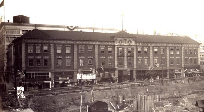 SW 9th and Washington, Portland