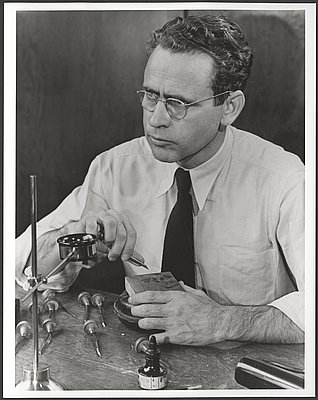 Lloyd Reynolds (1902–1978)