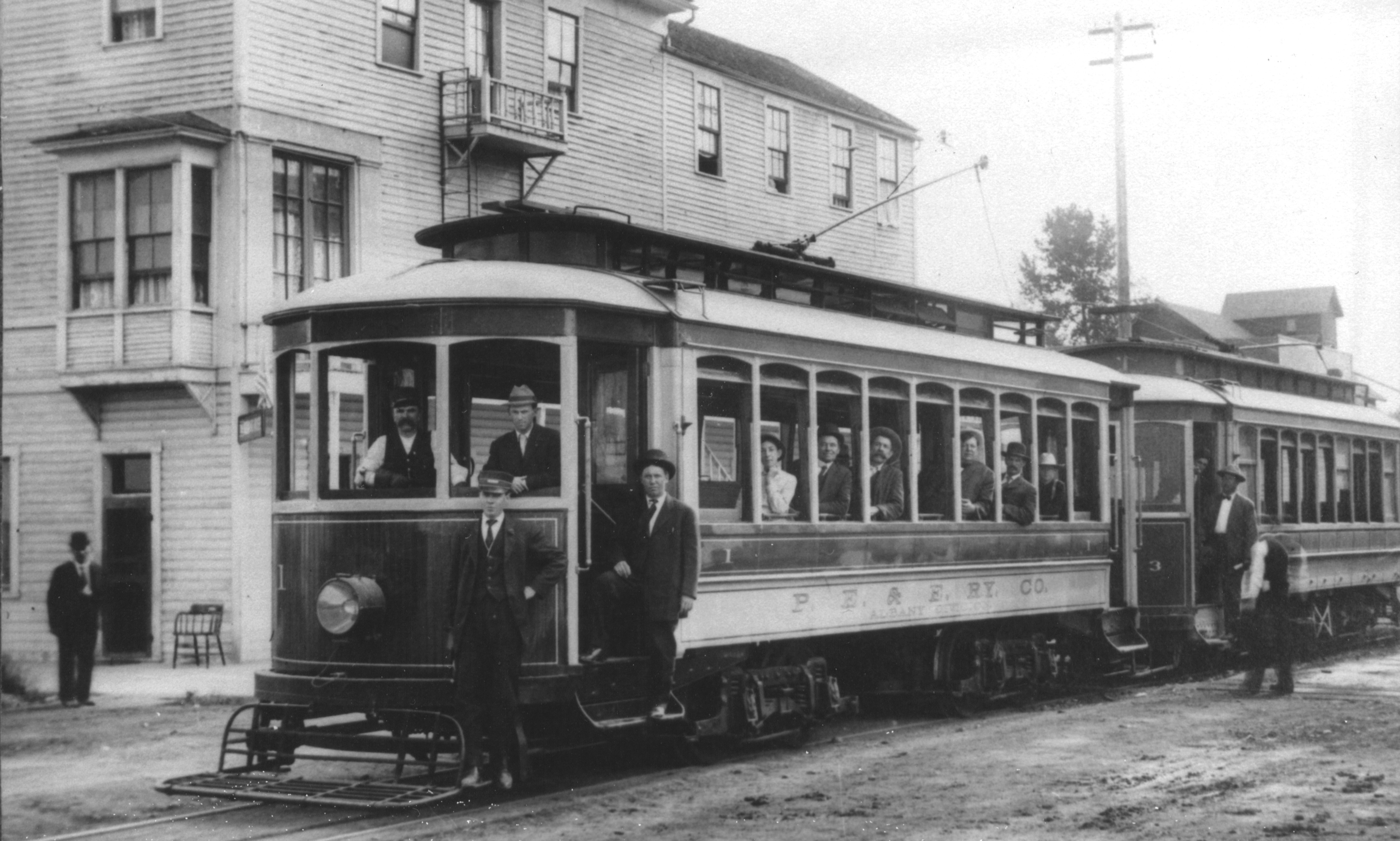Albany trolleys 1 and 3 in front of Revere House on 1st and Ellsworth Sts., about 1910.