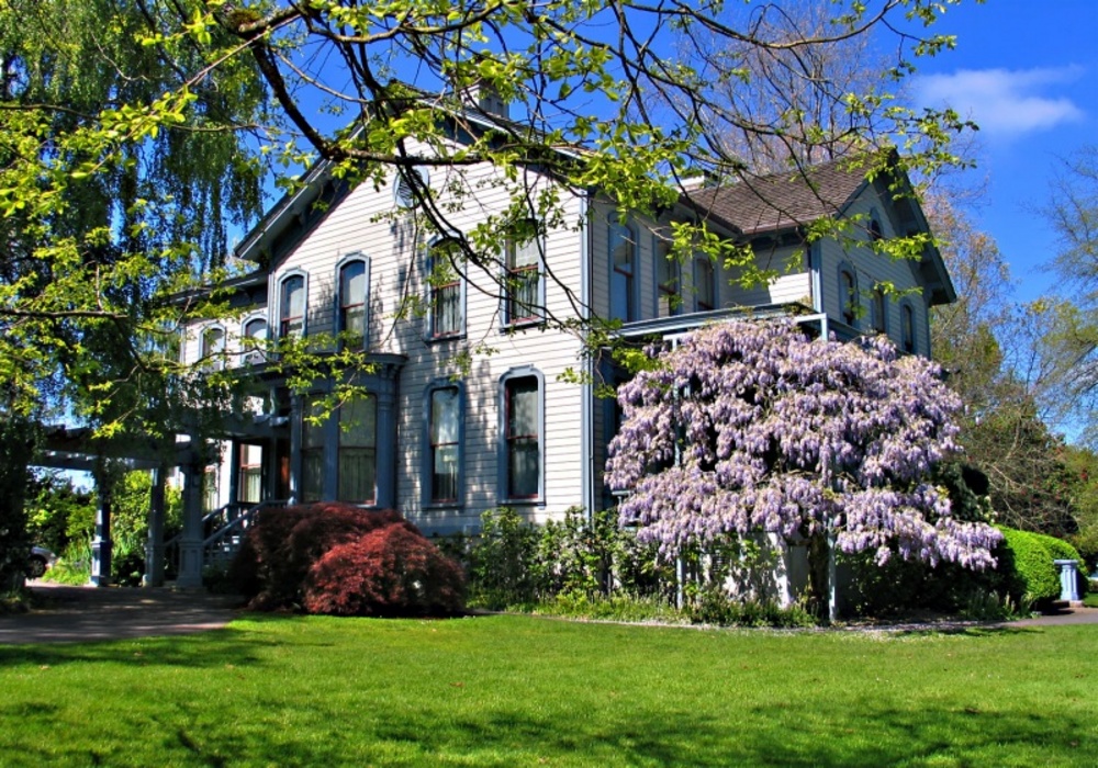 Exterior of Asahel Bush House Museum.