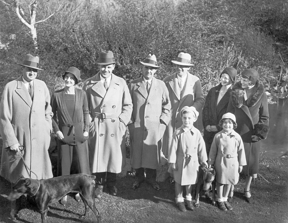 Meier family members at Menucha, c. 1928, Julius Meier fourth from left.