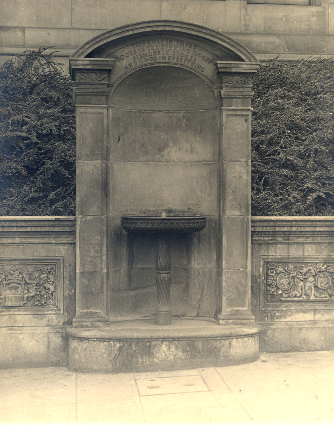 Drinking fountain, Yamhill side