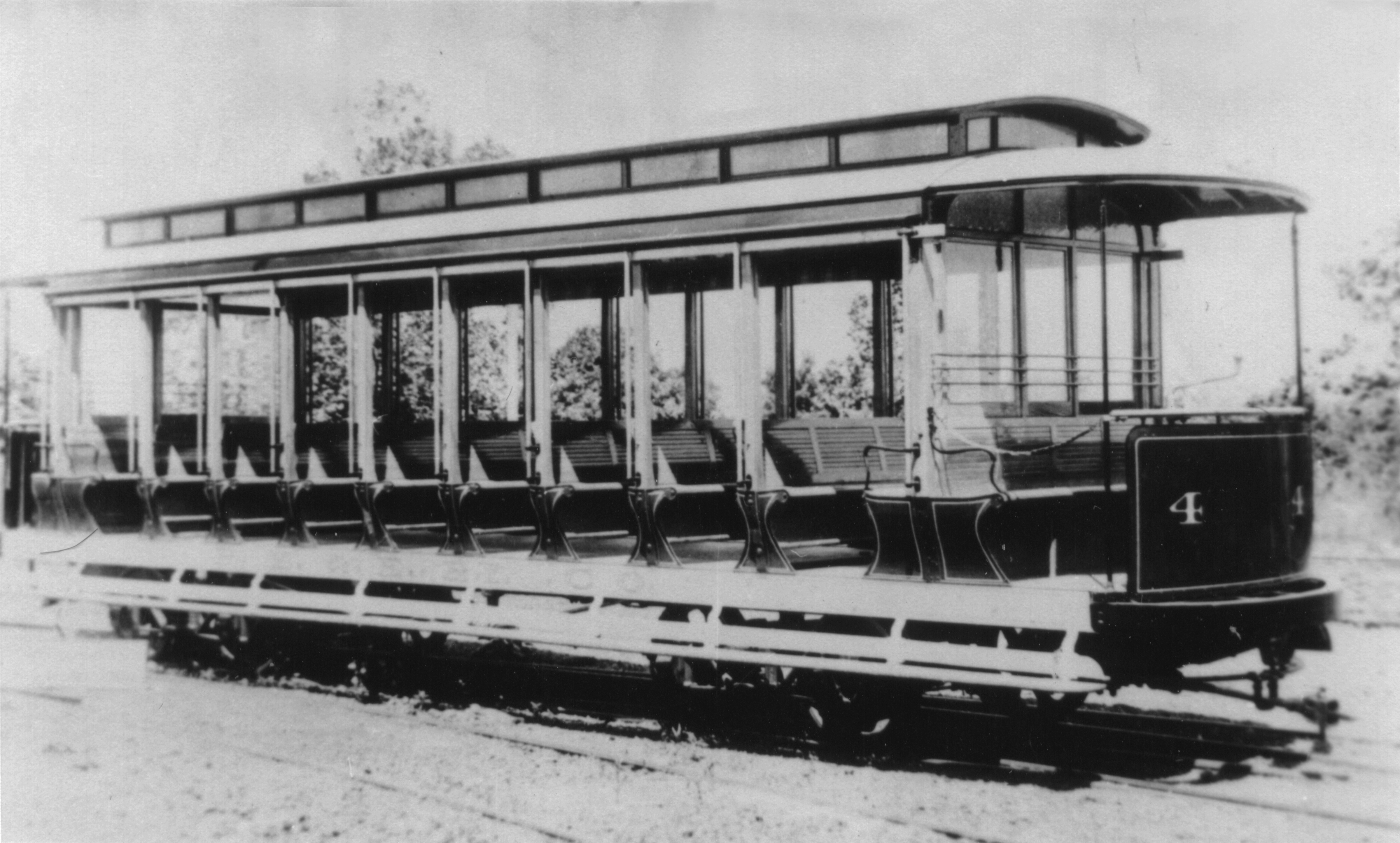 Early Eugene trolley, car no. 4, built 1906.