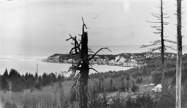Looking west upon Newport bayfront and Yaquina Bay harbor entrance, 1910s.