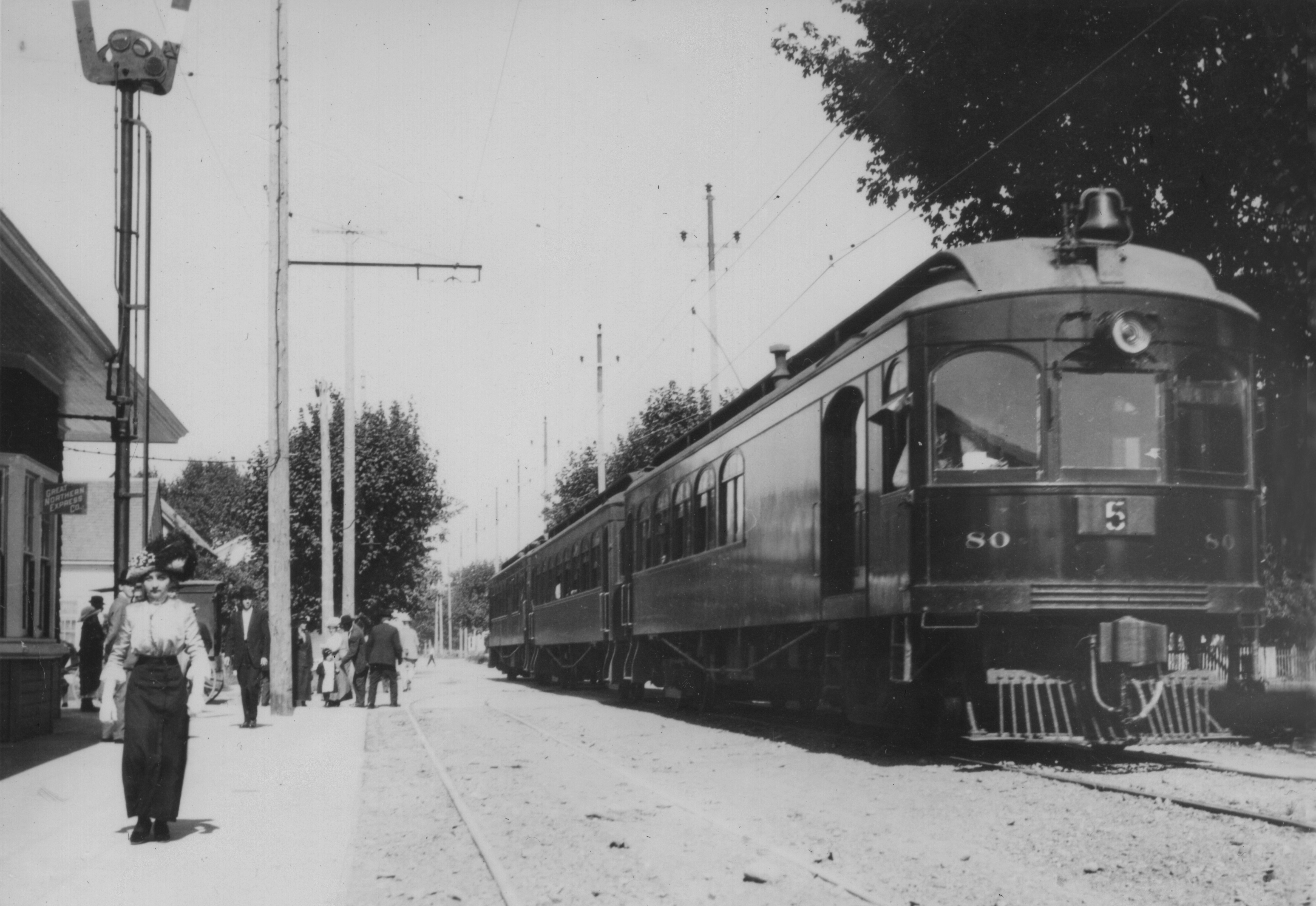 Oregon Electric Eugene express at Junction City, about 1914.