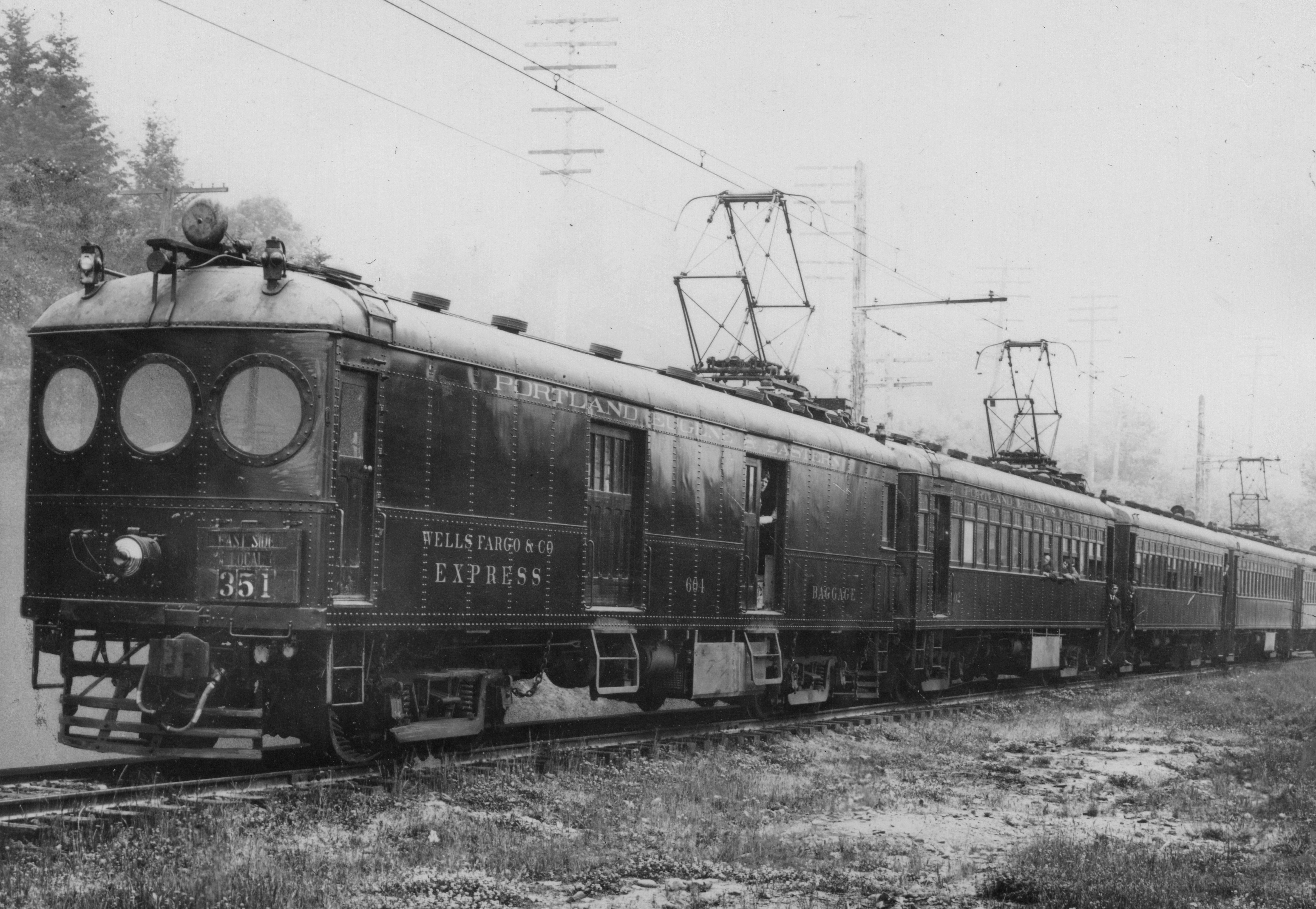 Red Electric Wells Fargo Express on its way to Whiteson, 1915.