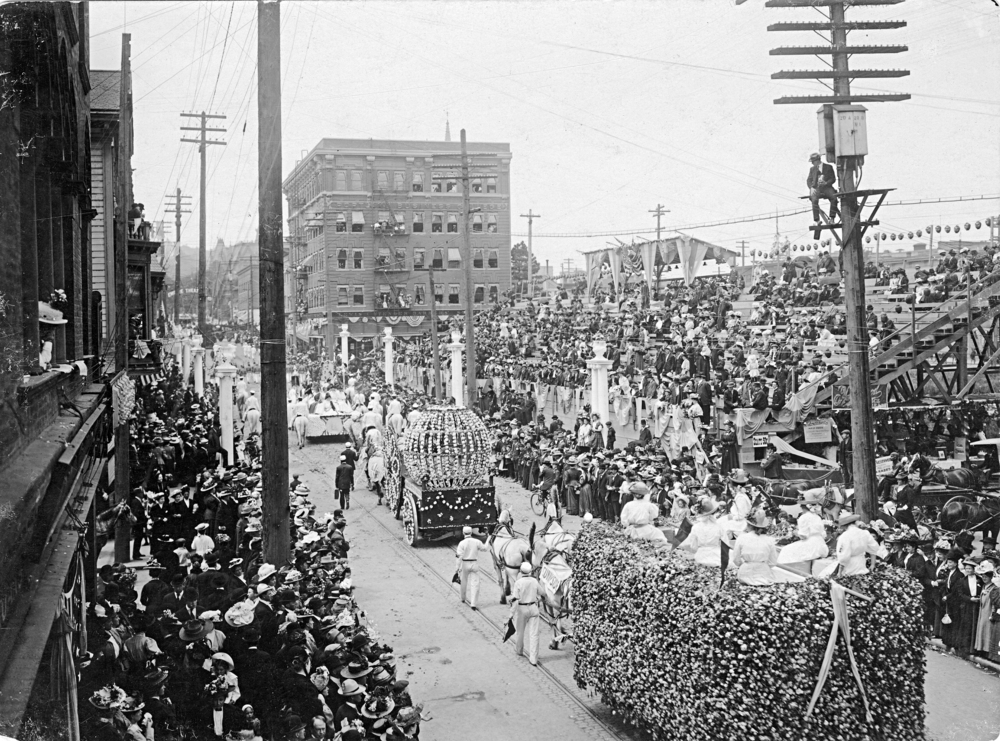 Rose Festival Parade, NW corner of 10th & Madison, 1908