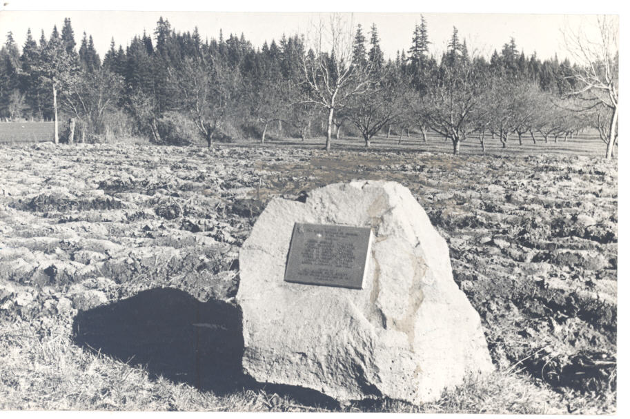 United States Daughters of 1812 historical marker lists Joseph Gervais, Etienne Lucier, and Andred Picard among earliest non-Native Oregonians to be interred.
