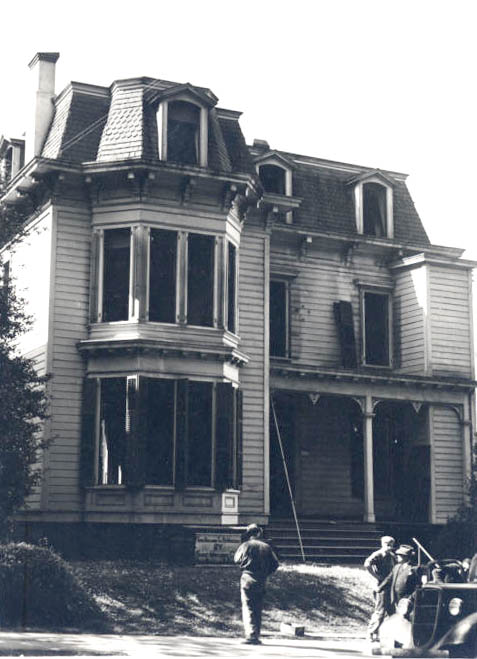 Located at 1025 SW Park (Park and Salmon) in Portland. This was taken just prior to the house being demolished.