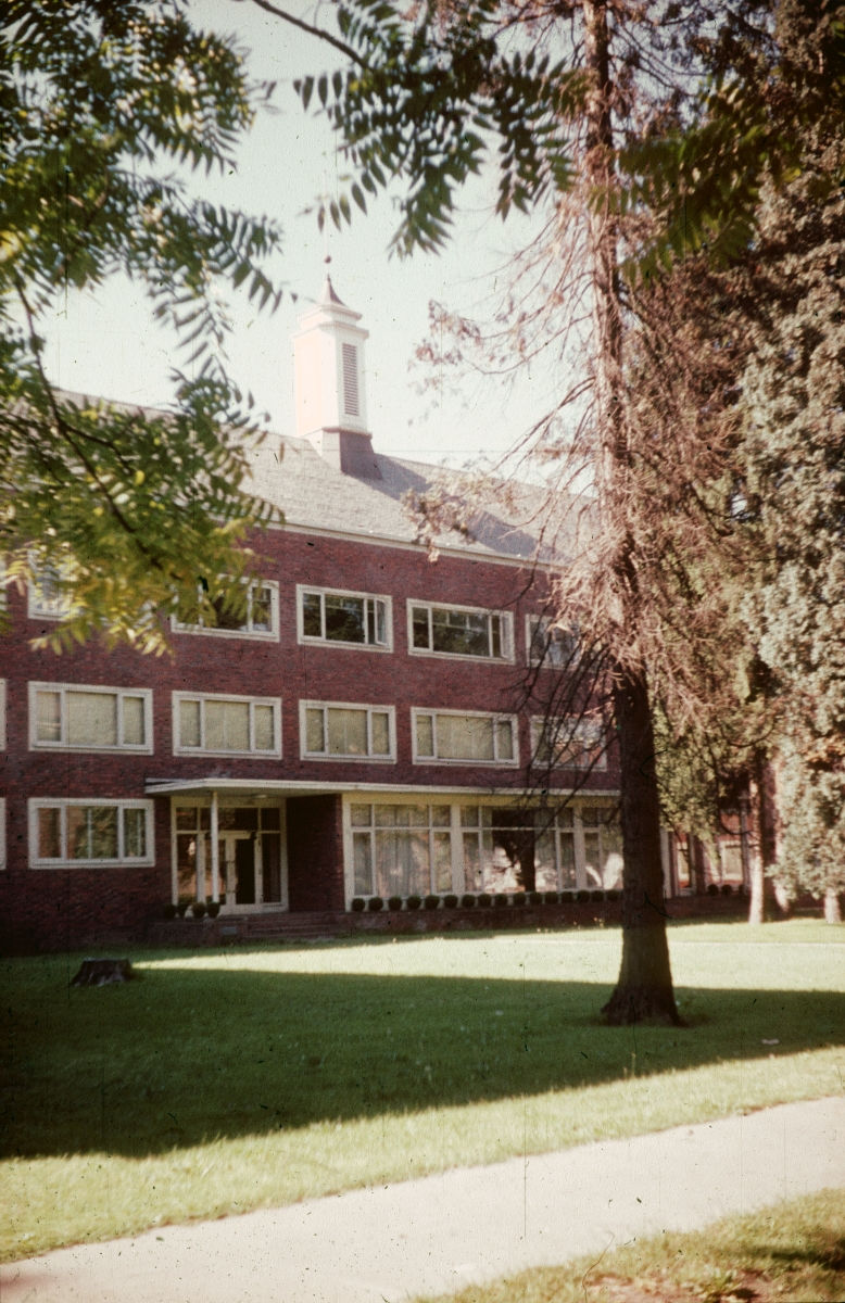 Baxter Hall, built by Pietro Belluschi in 1948