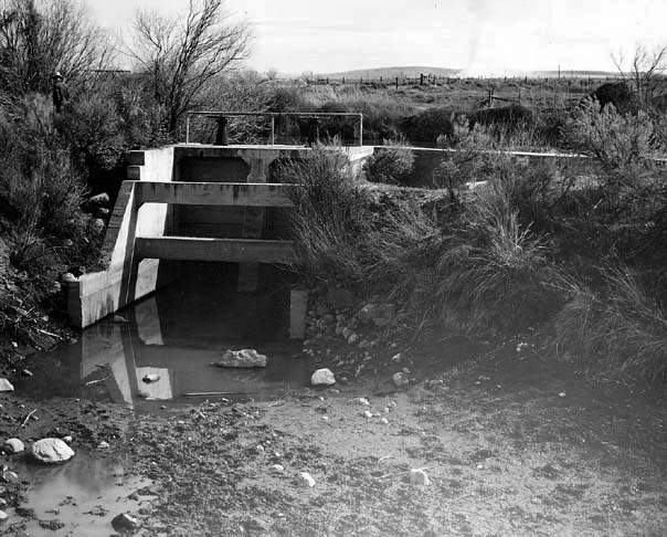 Umatilla Project diversion dam, Maxwell Canal, Hermiston, March 1947.