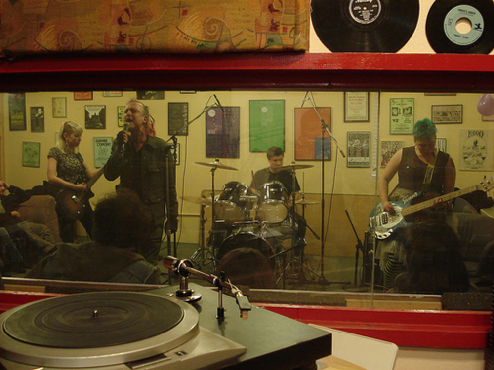 Portland Peace Punk Band Vivid Sekt played live on Life During Wartime April 8th, 2009.