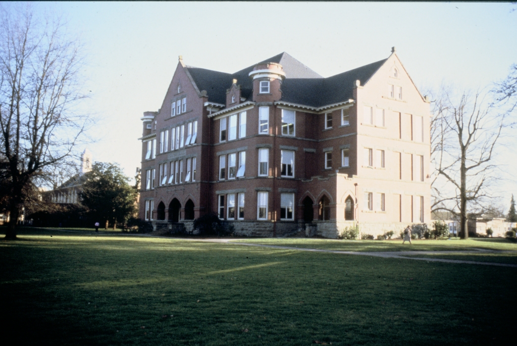 A recent photograph of Eaton Hall